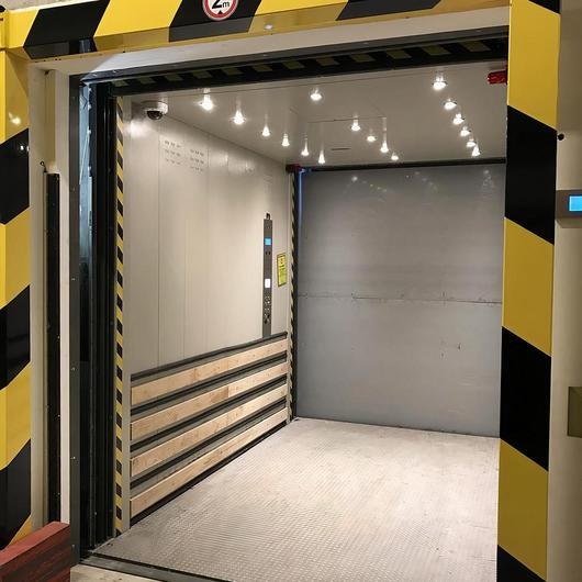 Hydraulic Freight Lift